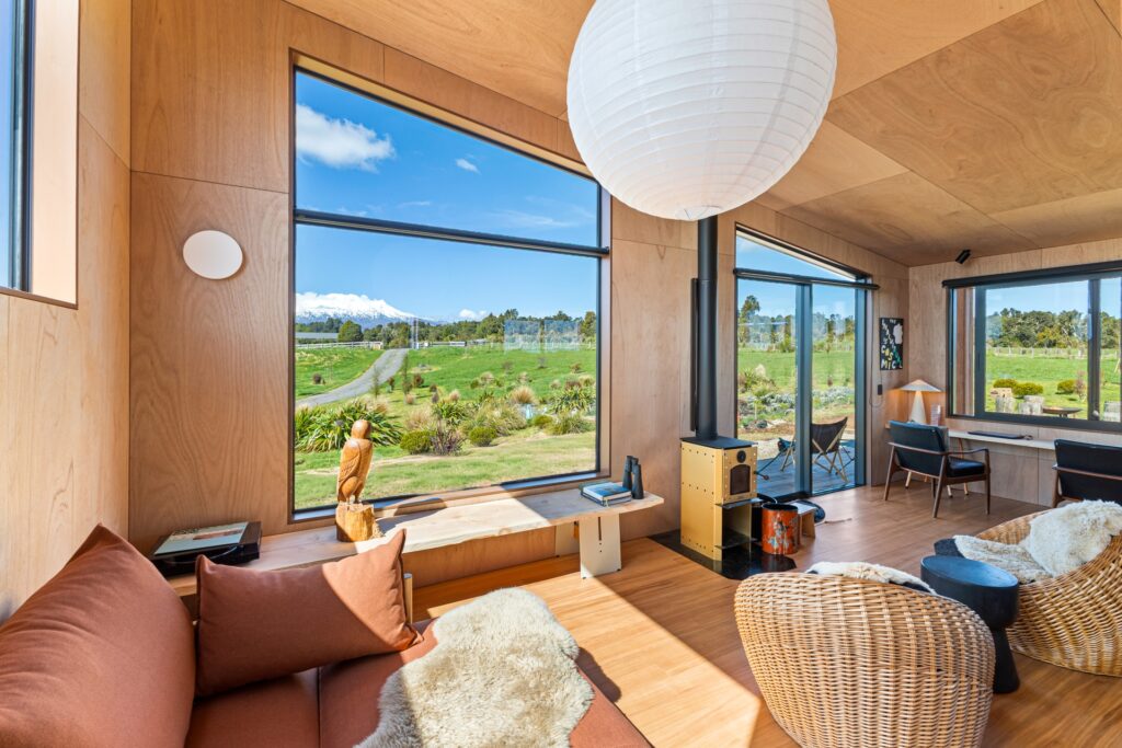 Horopito Heights Lounge View To Mountains